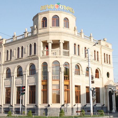 Bed and Breakfast Golden Apricot à Gyumri Extérieur photo